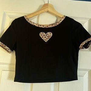 Black ribbed cropped tee with cheetah print heart